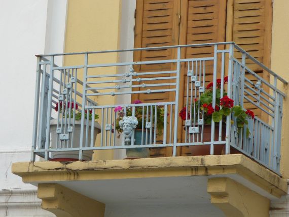 Balcony railings